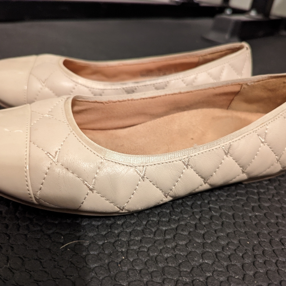 Vionic Nude Flats